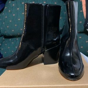 Women’s black zip up boots from urban outfitters